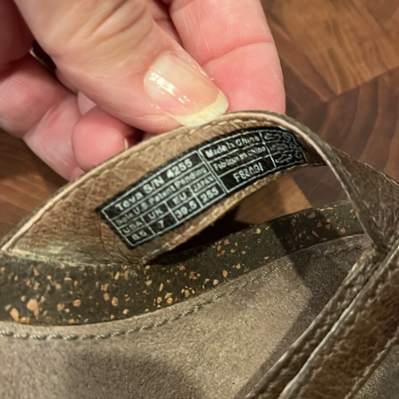 Teva 8.5 leather and cork heel sandals with rubber soles very good condition - Picture 5 of 6
